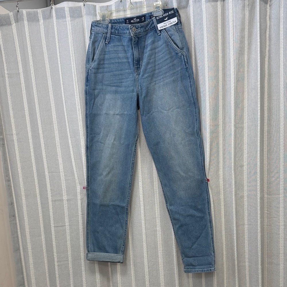 NWT Hollister‎ Ultra High Rise Mom Jeans Vintage Stretch Size 7R (W28 L27)